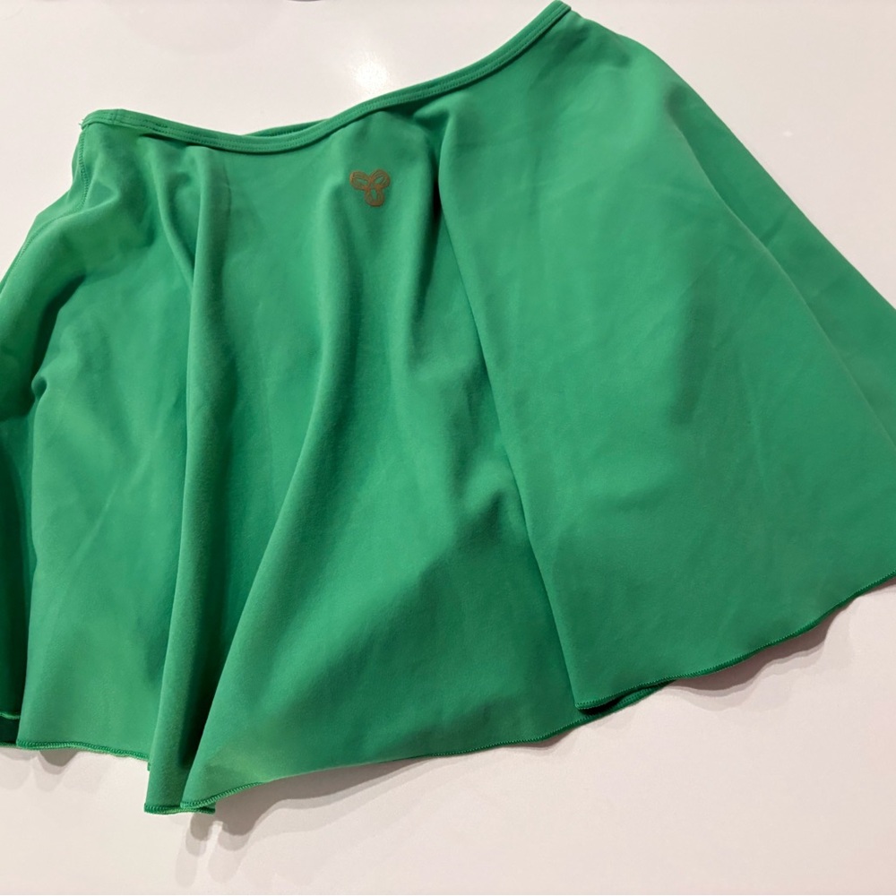 Aritzia Vibrant Green Skater Skirt